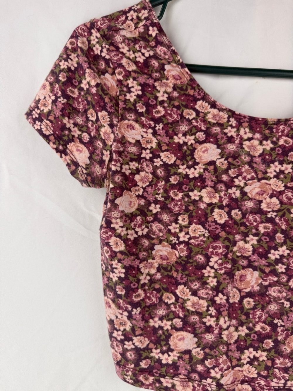Garage Women’s Size Small Wine, Pink & Green Floral Scoop Crop Top T Shirt - Picture 2 of 6